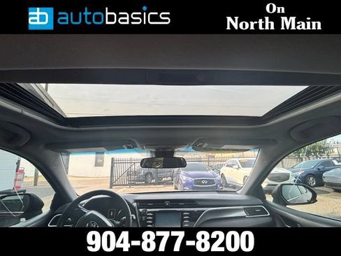 Used 2018 Toyota Camry SE w/ Moonroof Package FWD image 23
