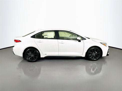 Used 2026 Toyota Corolla SE image 8