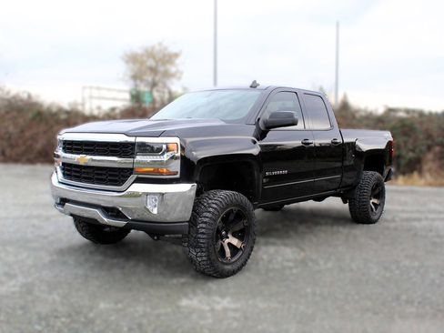 Used 2017 Chevrolet Silverado 1500 LT image 3