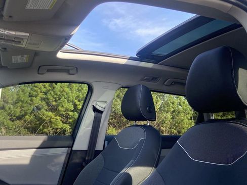 Used 2024 Volkswagen Taos SE image 18