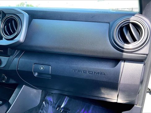 Used 2021 Toyota Tacoma TRD Off-Road w/ Technology Package AWD/4WD image 18