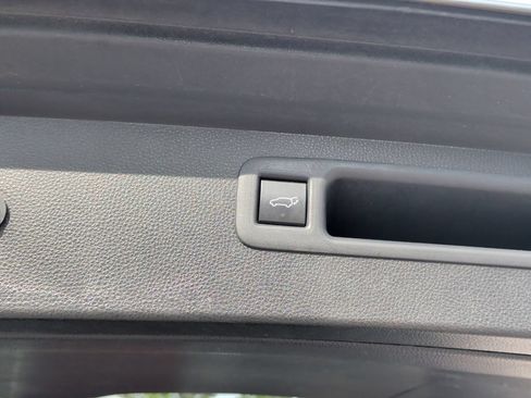 Used 2021 Toyota Highlander XLE FWD image 25