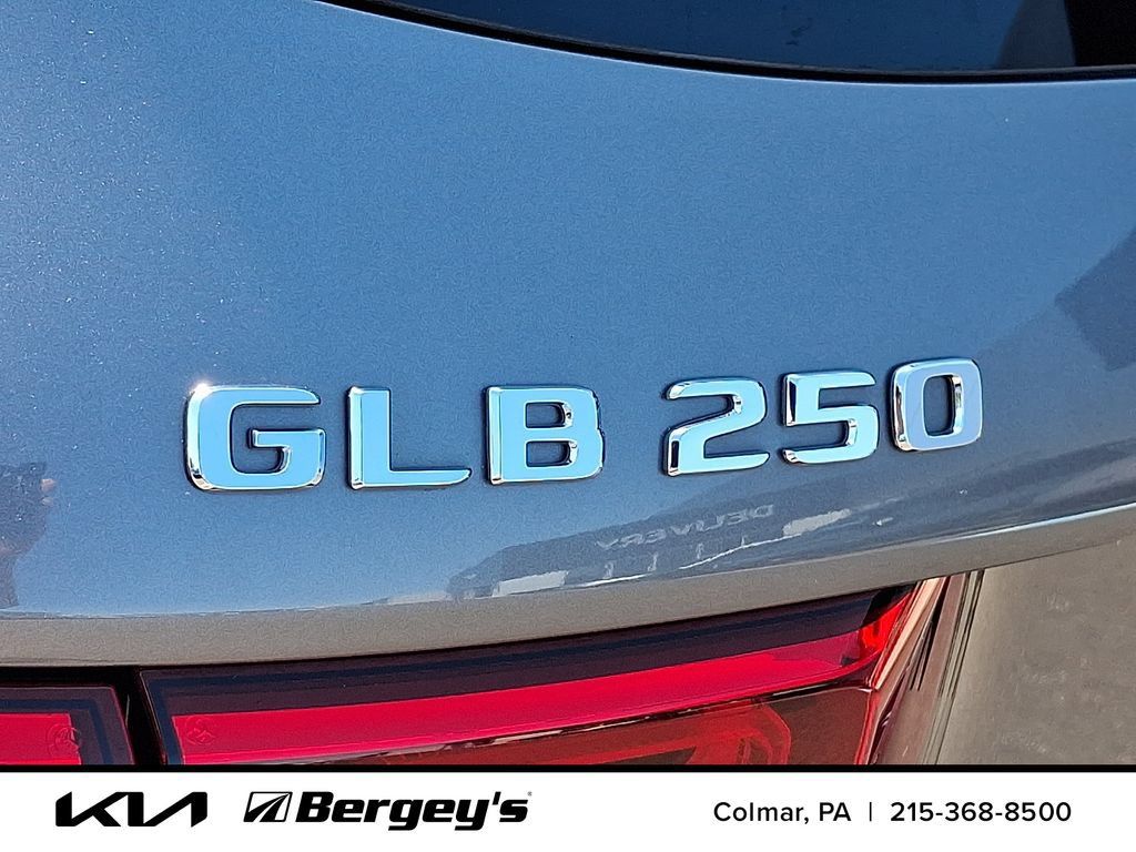 Used 2023 Mercedes-Benz GLB 250 4MATIC image 36