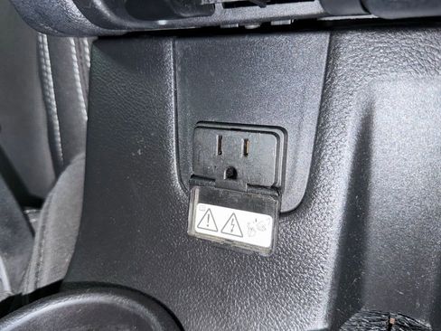 Used 2015 Jeep Wrangler Unlimited Rubicon w/ Connectivity Group AWD/4WD image 27