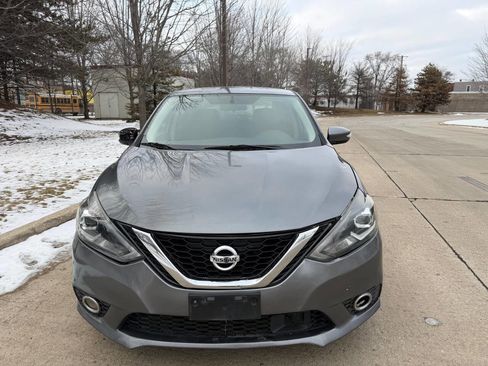 Used 2019 Nissan Sentra SR image 2