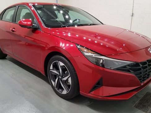 Used 2023 Hyundai Elantra SEL w/ Convenience Package FWD image 2