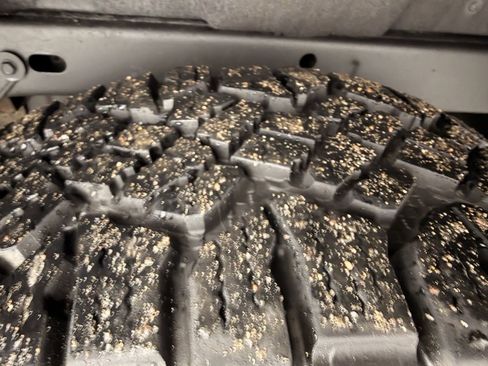 Used 2018 GMC Canyon SLT image 16