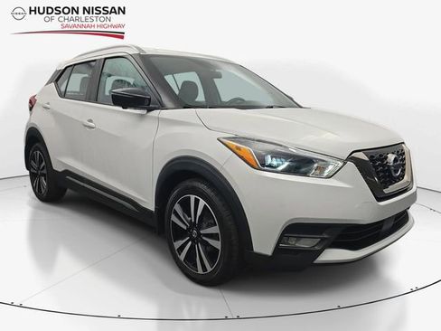 Used 2020 Nissan Kicks SR FWD image 1