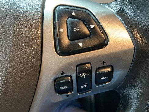 Used 2013 Ford Taurus SEL FWD image 21