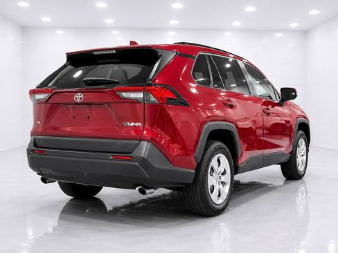 Used 2019 Toyota RAV4 LE w/ Carpet Mat Package FWD image 5