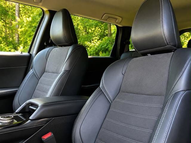 Used 2025 Mitsubishi Outlander SE AWD/4WD image 13
