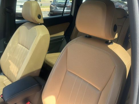 Used 2023 Volkswagen Tiguan SE AWD/4WD image 21
