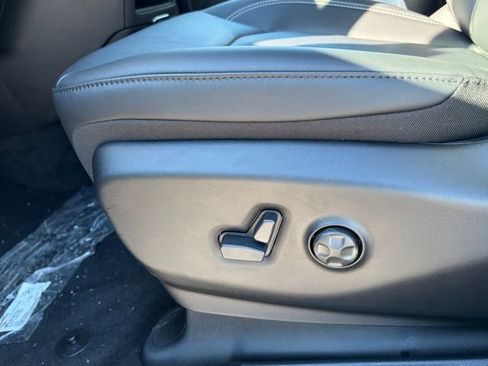 New 2026 Chrysler Pacifica Select w/ S Appearance Package FWD image 16
