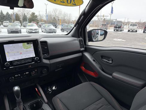 Used 2024 Nissan Frontier PRO-4X w/ Technology Package image 26