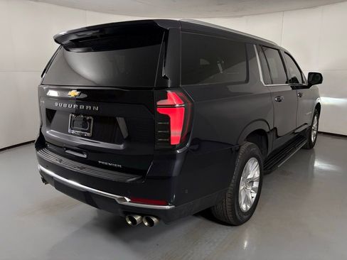 Used 2025 Chevrolet Suburban Premier image 10