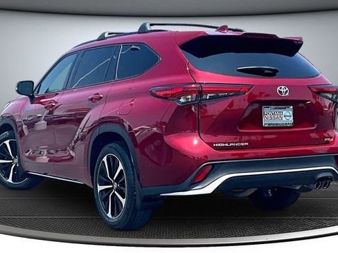 Used 2021 Toyota Highlander XSE FWD image 4