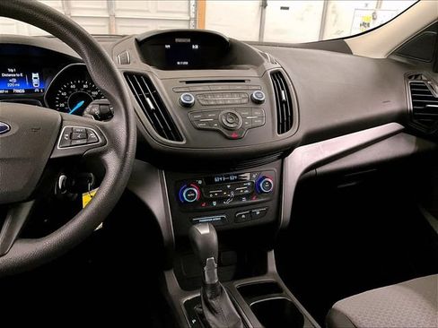 Used 2017 Ford Escape SE w/ SE Cold Weather Package AWD/4WD image 6