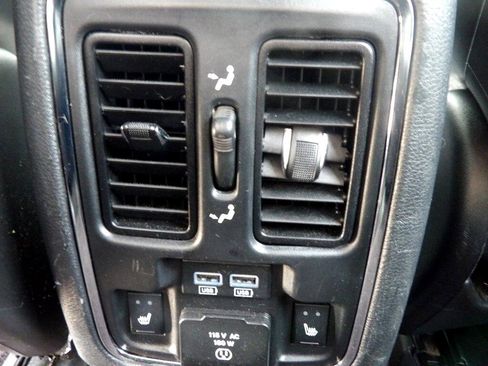 Used 2016 Jeep Grand Cherokee Limited image 30