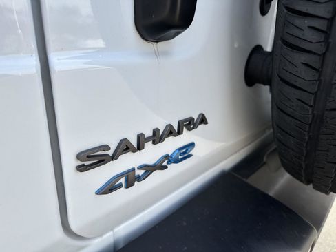 Used 2025 Jeep Wrangler Unlimited Sahara AWD/4WD image 5