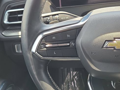 Used 2025 Chevrolet Traverse LT FWD image 20