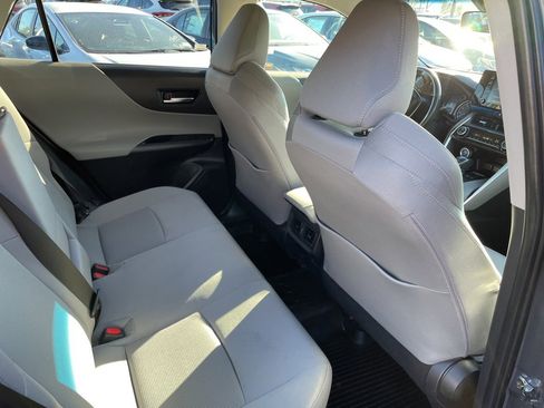 Certified 2021 Toyota Venza LE image 15