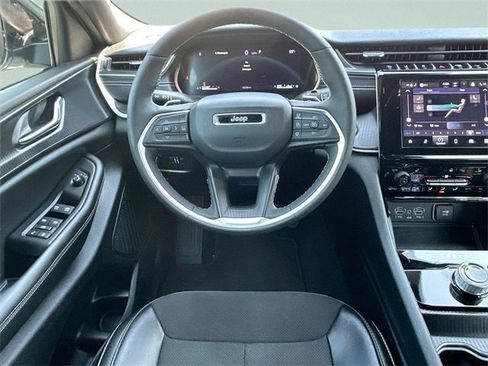 Certified 2024 Jeep Grand Cherokee L Altitude image 12