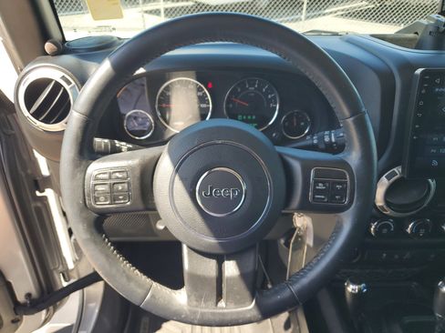 Used 2018 Jeep Wrangler Unlimited Sahara w/ Connectivity Group image 14