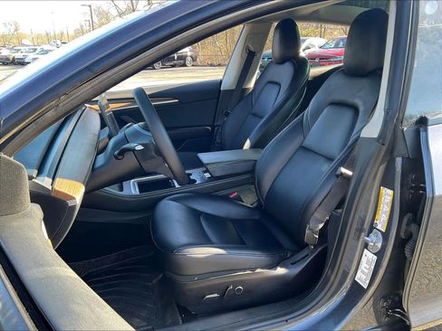 Used 2023 Tesla Model 3 Standard Range image 10