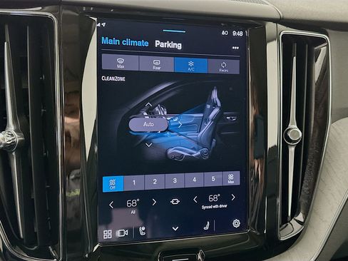 Used 2025 Volvo XC60 B5 Plus image 22