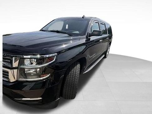 Used 2018 Chevrolet Suburban Premier AWD/4WD image 17