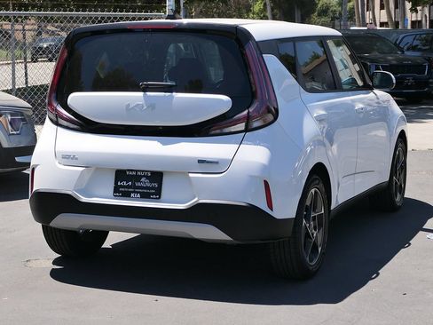 Used 2023 Kia Soul EX FWD image 3