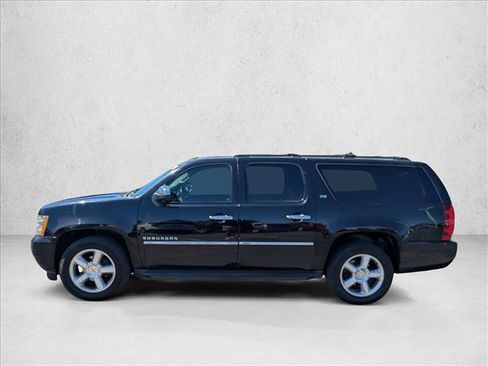 Used 2010 Chevrolet Suburban LTZ RWD image 9