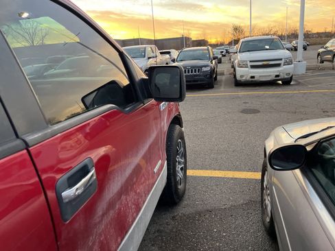 Used 2011 Ford F150 XLT w/ XLT Chrome Pkg image 17