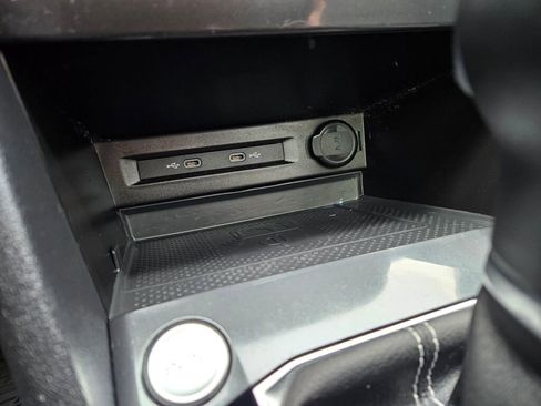 Used 2022 Volkswagen Tiguan SEL R-Line image 24