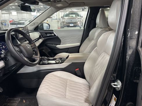 Used 2025 Mitsubishi Outlander SEL image 12