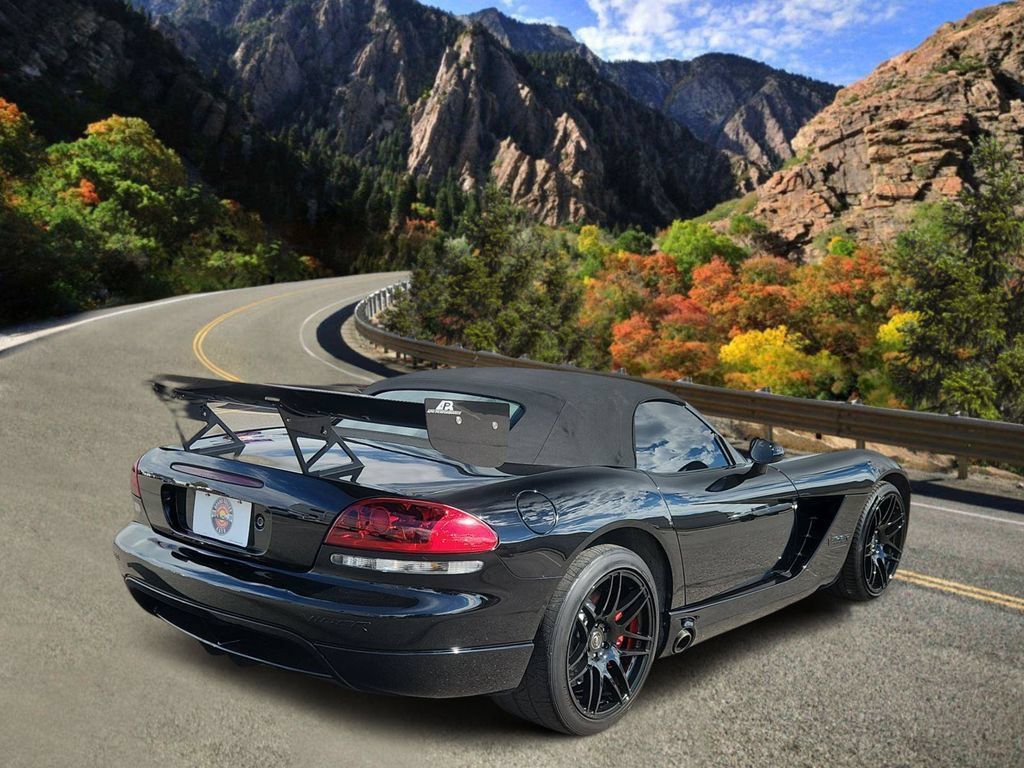 Used 2005 Dodge Viper SRT-10 RWD image 3