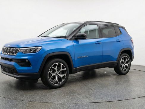 Used 2025 Jeep Compass Limited AWD/4WD image 3