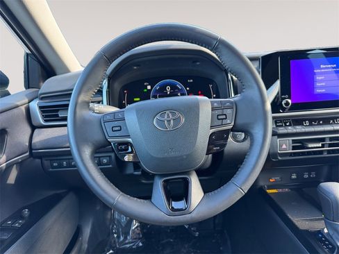 Used 2025 Toyota Camry LE image 12