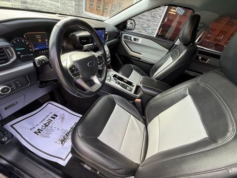 Used 2022 Ford Explorer XLT w/ Equipment Group 202A AWD/4WD image 20