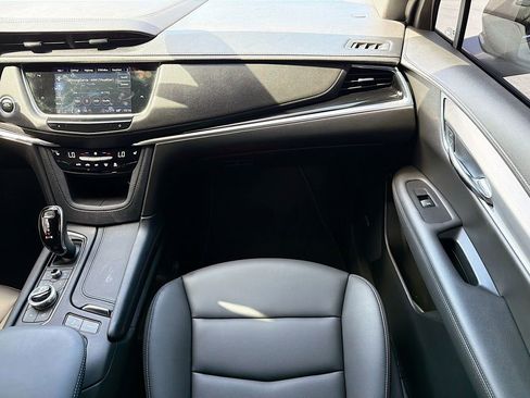 Used 2025 Cadillac XT6 Luxury FWD image 19