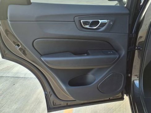 Used 2023 Volvo XC60 B5 Plus image 16