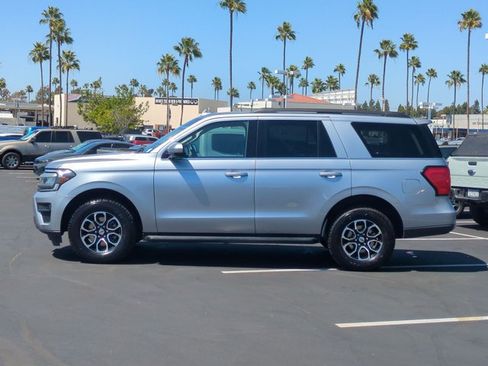 Used 2024 Ford Expedition XLT RWD image 9