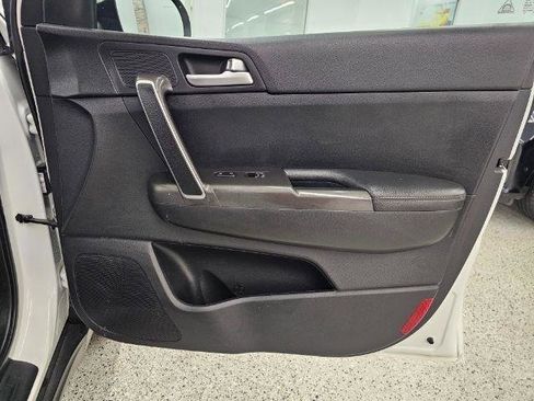 Used 2020 Kia Sportage LX image 26