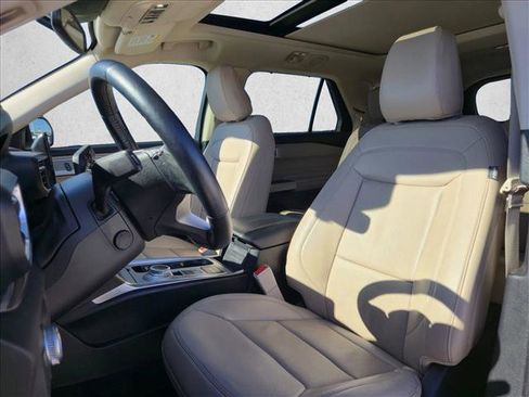 Used 2022 Ford Explorer Limited w/ Equipment Group 301A image 17