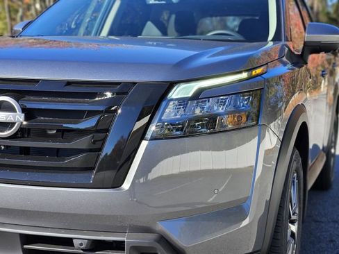 New 2025 Nissan Pathfinder SL w/ Black Appearance Package image 9