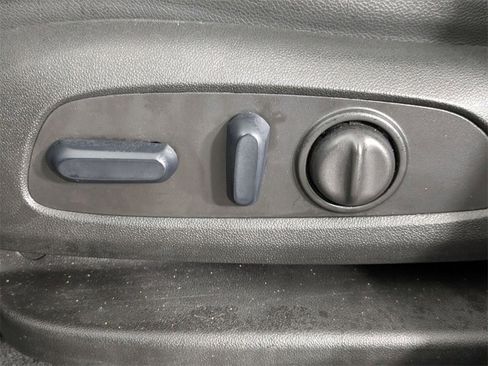 Used 2024 GMC Terrain SLT image 13