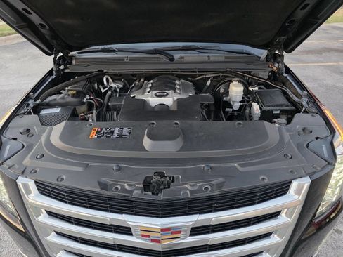 Used 2019 Cadillac Escalade ESV Luxury image 31