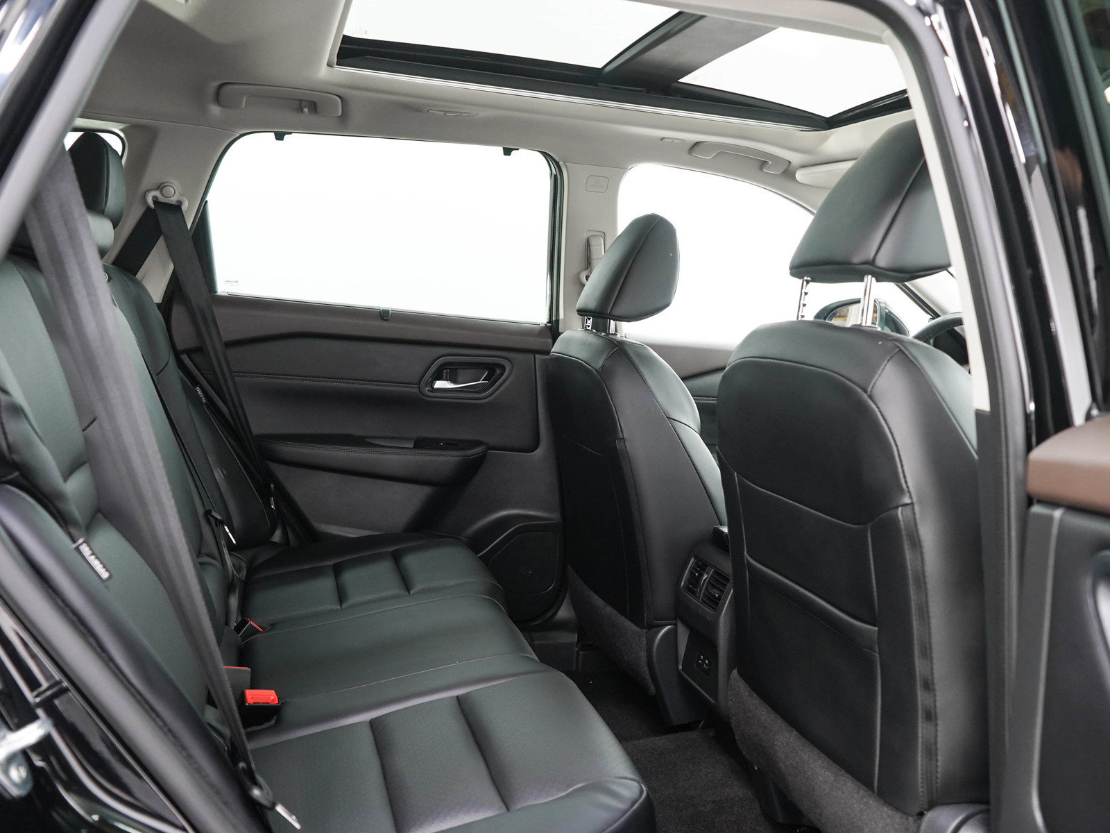 Used 2023 Nissan Rogue SV w/ SV Premium B Package AWD/4WD image 14