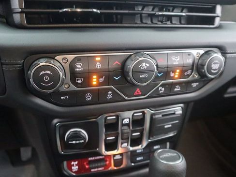 New 2026 Jeep Gladiator Mojave image 8