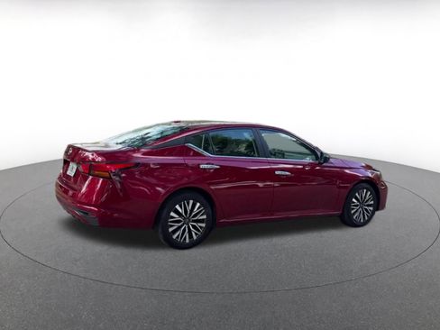 Used 2025 Nissan Altima 2.5 SV image 15